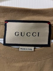 GUCCI MIRROR LOGO CAMEL T-SHIRT WITH PURPLE & YELLOW DESIGN (SIZE XS OVERSIZED)