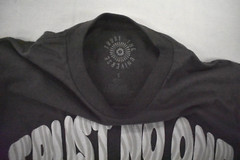 Trust The Universe Mens Trust No One Puff Print Shirt New Small