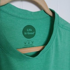 Life is Good Notre Dame T-Shirt Spread Good Vibes Men’s Medium Classic Fit Green