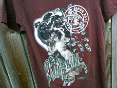 Men’s OUTRANK Graphic T SHIRT Grabbin Mines Money Rackin Up ~ Small