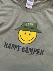 Vintage 2001 Y2K Happy Camper Smiley Face Jim Olive Green Graphic T-Shirt Sz. L