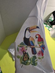 Unixes Multicolor T Shirt Sz. M Natural Honduras Parrot Birds. C.60.