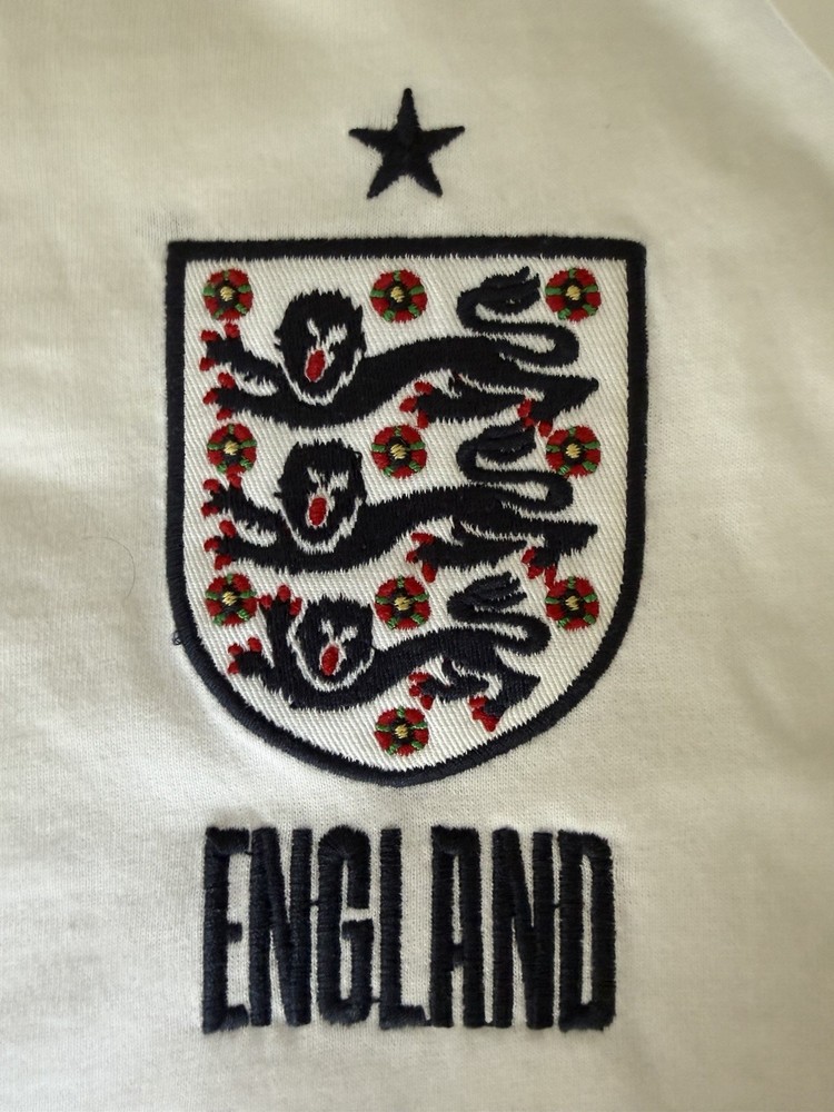 England Official Football Merchandise T-shirt Medium