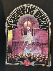 Vintage Grateful Dead Skeleton Walking on Skulls Thrashed T-Shirt Brockum USA