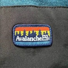 Men’s XXL Avalanche Henley Tee Blue Short Sleeve Zipper Pocket Outdoor Shirt