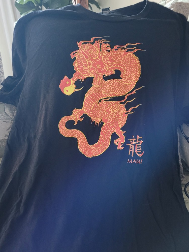 Black T Shirt With Red Dragon Design. 44″ Chest NEW. Maui (Hawaii) Under Dragon