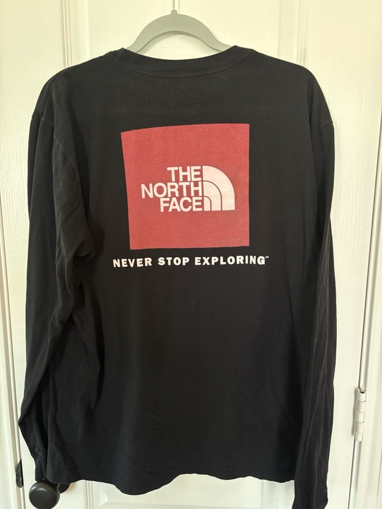 The North Face Men’s Long Sleeve Red Box Tee in black Size Large!