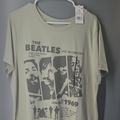 The Beatles Live in Concert Men’s Green XL Crew Neck Short Sleeve Graphic Tee