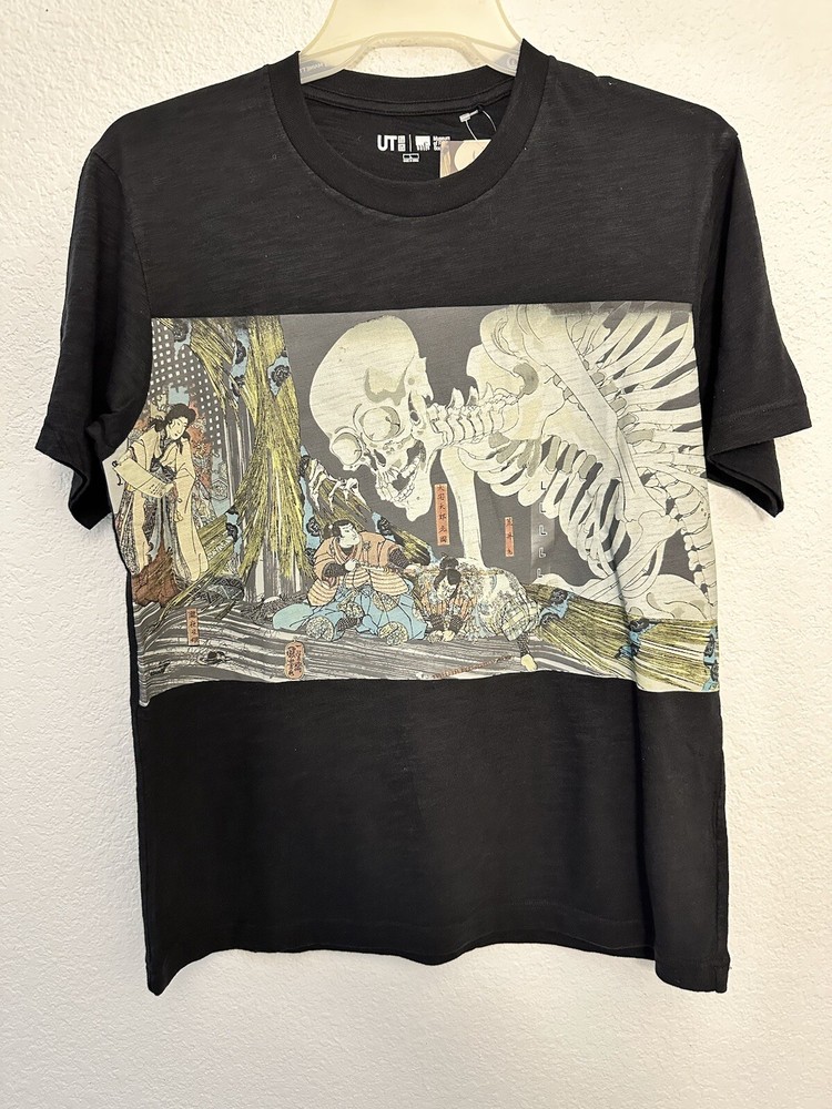 Uniqlo Men L T-shirt Ukiyo-e UT COLLECTION ( Short Sleeves, Regular Fit)