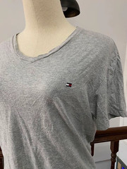 Tommy Hilfiger Womens Small Gray V-Neck Short Sleeve T-Shirt Embroidered Logo