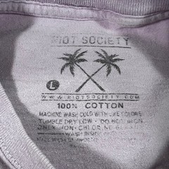 RIOT SOCIETY T-Shirt Mens Large Purple Dripping Broken Heart Tee