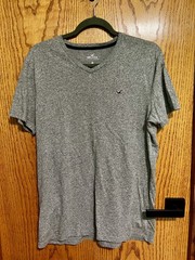 Hollister Must-Have Collection Gray Cotton Knit V-Neck Logo Men’s T-Shirt Size M