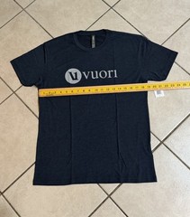 VUORI V1 WORDMARK LOGO MEN’S TEE NAVY COLOR SIZE MEDIUM NWT
