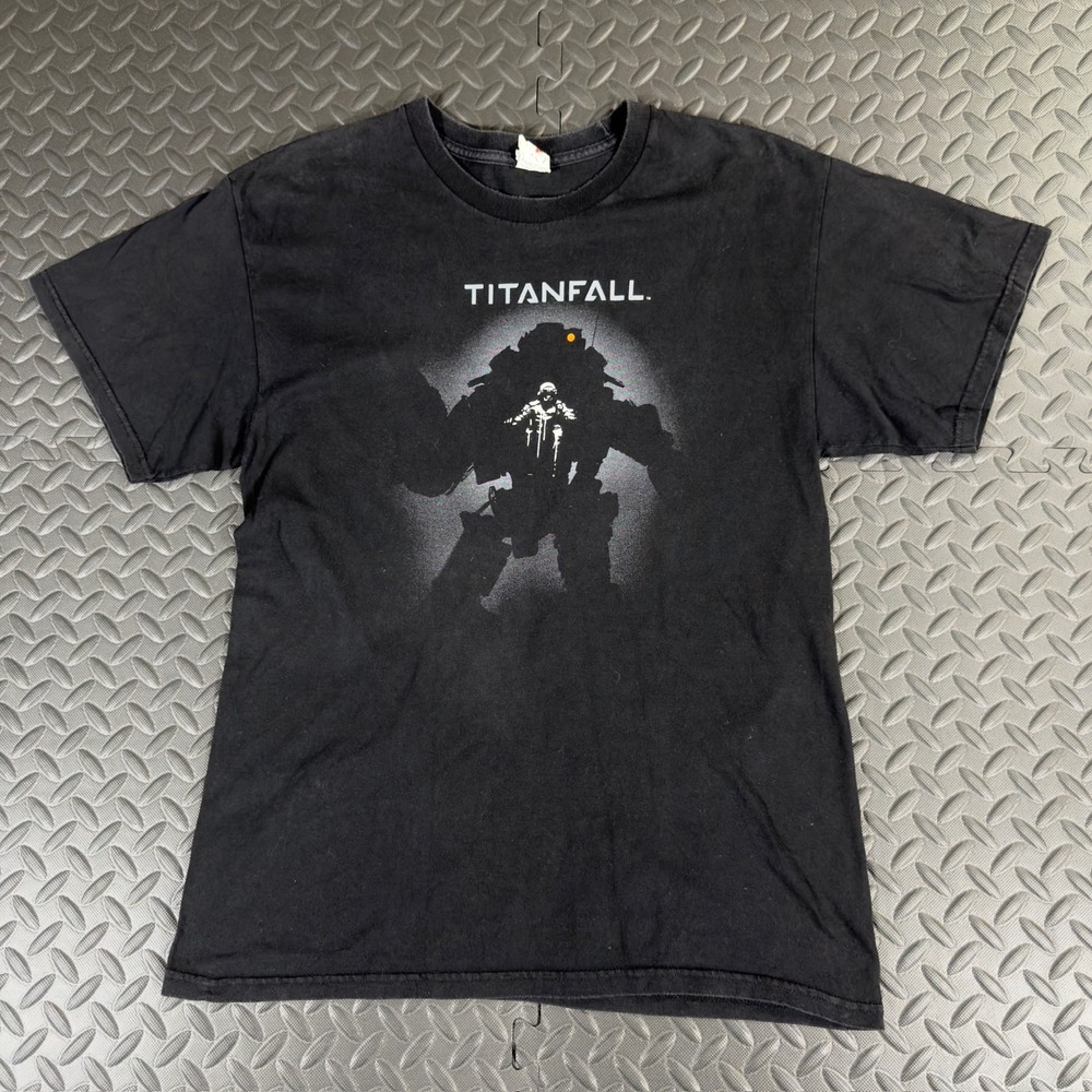 Vintage 2010’s Titanfall Gaming Men’s Large Video Game Xbox Promo T-Shirt Y2K