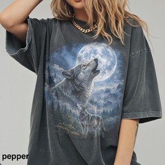 Vintage Howling Wolf Graphic Tee Full Moon Wildlife Animal Shirt