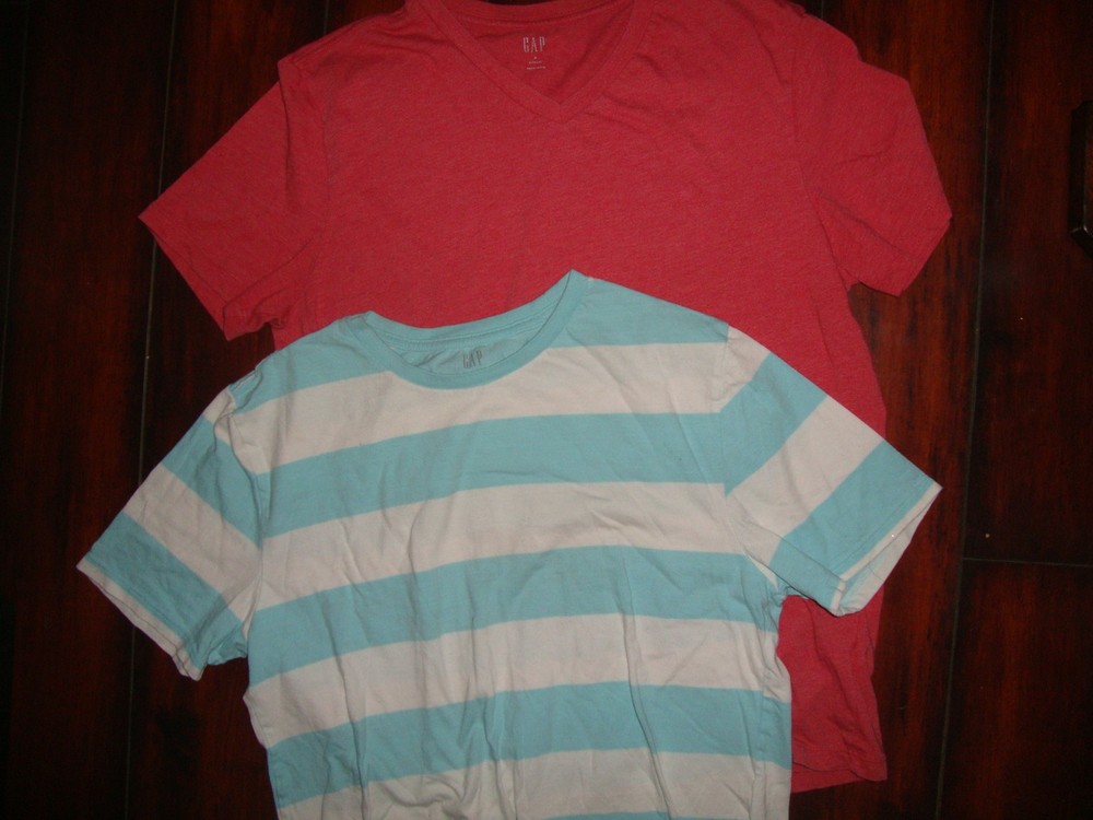Men’s GAP Medium T-shirts 1 blue mix 1 salmon color BARELY WORN LOW START PRICE!