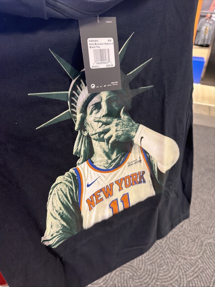 NEW Nike Men’s NYC Only Exclusive Statue of Liberty Knicks Brunson T-Shirt – L