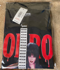 ELVIRA Mistress Of The Dark SEXY “Horror and Chill?” Black Graphic Tee- NWT