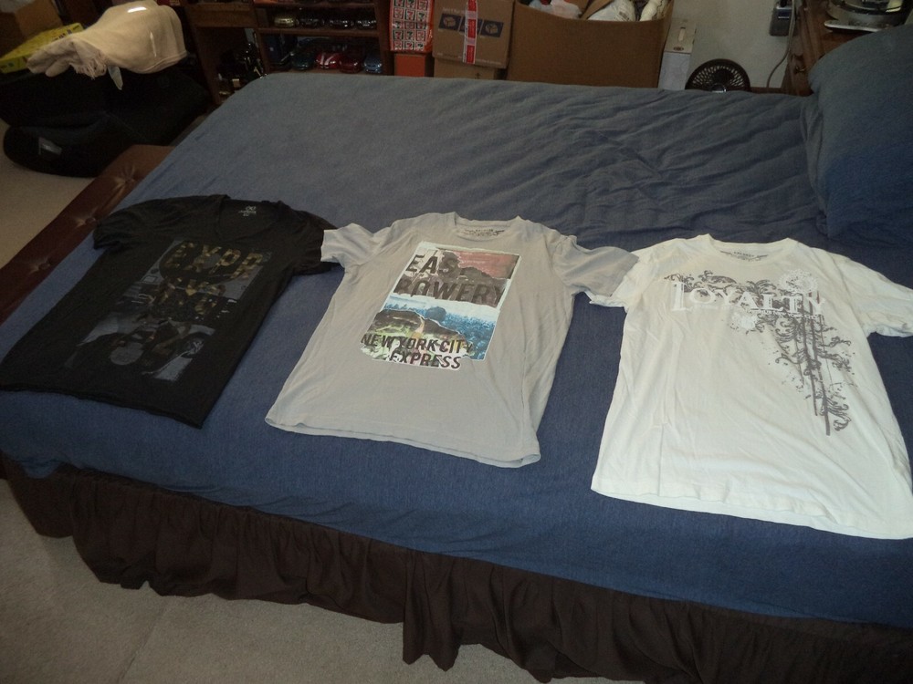 BUNDLE LOT OF 3 MEN’S MEDIUM EXPRESS NYC T-SHIRTS 2 CREW & 1 V-NECK TEE LOYALTY