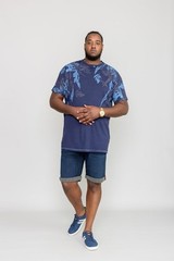D555 Duke Mens T-Shirt Floral Print Navy Short Sleeve Crew Neck Medium