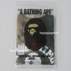A BATHNIG APE Men’s TIE DYE COLLEGE RELAXED FIT TEE 1M30109004