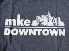 Gildan Tee MKE Downtown Milwaukee Navy Blue Skyline T-Shirt Men’s Unisex S Small