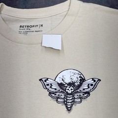 RETROFIT Graphic T Shirt Butterfly Skull Moth EVOLVE Print Cream Mens Medium