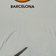 VINTAGE Hard Rock Cafe Shirt Large White Barcelona Spellout Streetwear 90s Y2K
