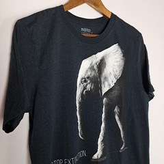 The Mountain T-Shirt Mens Large Protect Endangered Species Collection Elephant