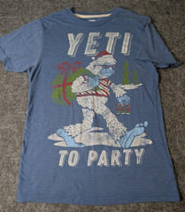Holiday Time Men’s “Yeti to Party” Graphic T-Shirt Blue Size Small (34-36)