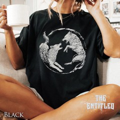 Retro Fighting Wolves Yin Yang Comfort Tee Shirt Vintage Animal Graphic