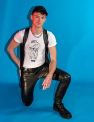 TOM OF FINLAND CRACKIN UP – LEATHER MAN MENS T SHIRT TEE SHIRT GAY CULTURE