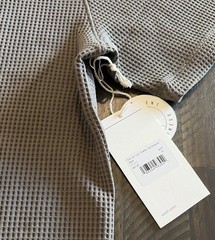 Vuori Short Sleeve Lightweight Tech Waffle Tee – Relaxed Fit Medium Bark NWT