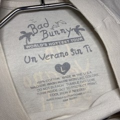 Bad Bunny World’s Hottest Tour Un Verano Sin Ti Heart T-Shirt Size Large
