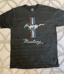 Ford Mustang T-shirt Mens LARGE Pony Stripes Logo Classic Retro Racing Gray EUC