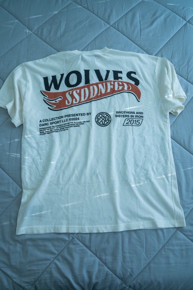 Darc Sport Wolves Men’s Graphic T-Shirt White Size L Hot Wheels Collab