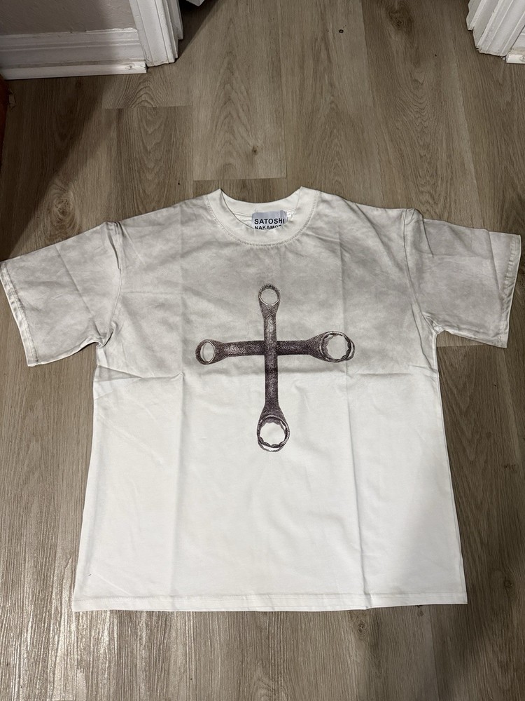Satoshi Nakamoto Free Range Moto Church Graphic Men’s T-Shirt White Cotton L
