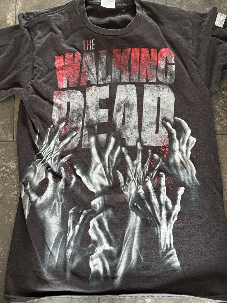 Walking Dead Long Sleeve Graphic Tshirt Men’s Small “infected” AMC