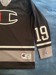 Champion #19 Champion Logo Hockey Jersey Sz L (44) (25in W X 30in L) Black
