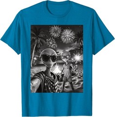 Patriotic Alien Selfie USA Fireworks 4th of July Funny Alien T-Shirt