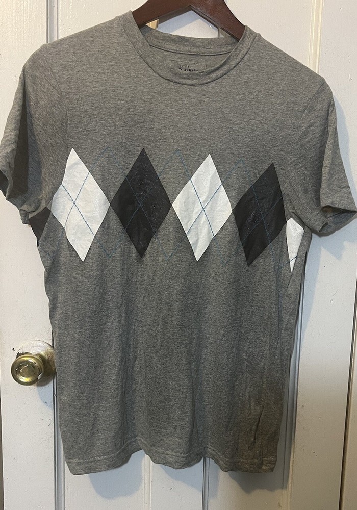 Men’s Small Gray Old Navy Tshirt w Black & White Argyle Pattern Preloved