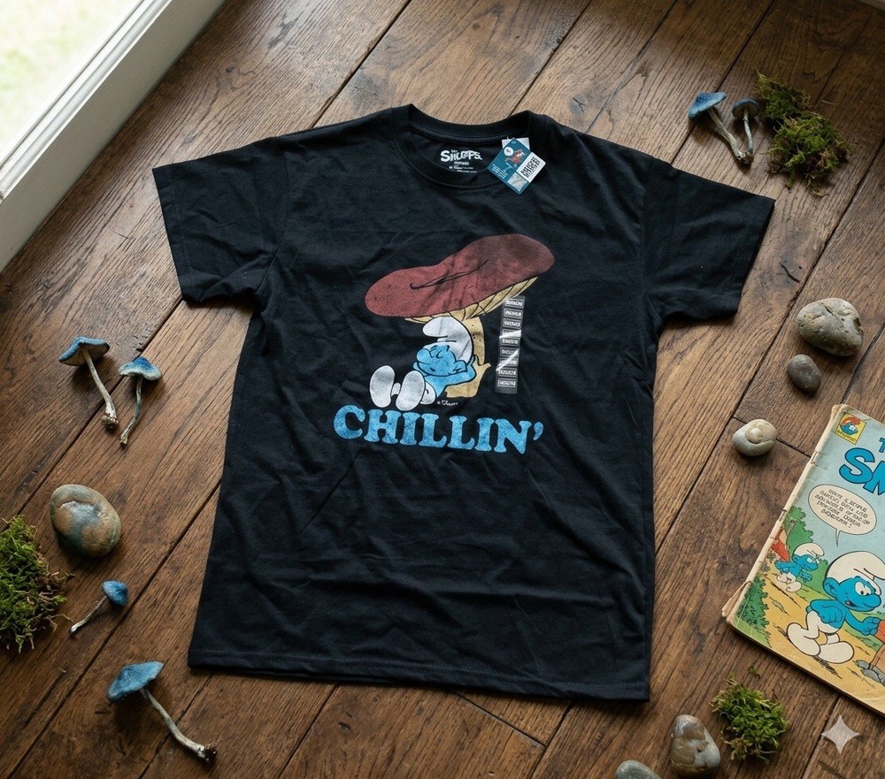The Smurfs “Chillin” Graphic T-Shirt Medium Black Mushroom Brisco Brands Sleepy