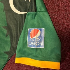 Men’s T20 ICC World Cup Cricket 2012 Pakistan Jersey size XL