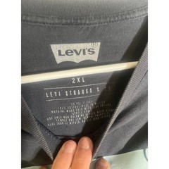 Levi’s men’s XXL blue T-shirt w/design-used good condition