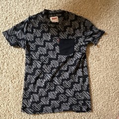 Levi’s Men’s Black/Gray Graphic Print Crew Neck Tee Cotton kid medium 10-12