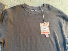 Free Planet Men’s Med Gray Long Sleeve Cropped Boxy Fit Textured T-shirt NWT