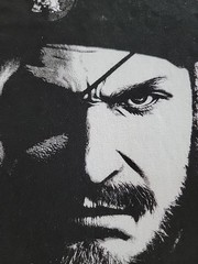Uniqlo Metal Gear Solid Peace Walker sz L T-shirt