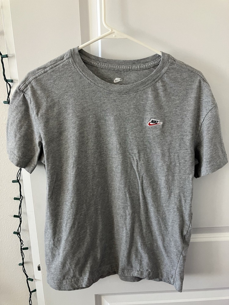 Nike Gray Tshirt Logo Patch Men’s XS Loose Fit (A07)