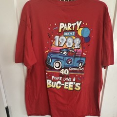 Buc-ee’s Men’s L Red 40th Anniversary Double-Sided Graphic Crew Neck T-Shirt