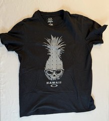 3 pack, Oakley, Hawaii T-shirts, Size Large